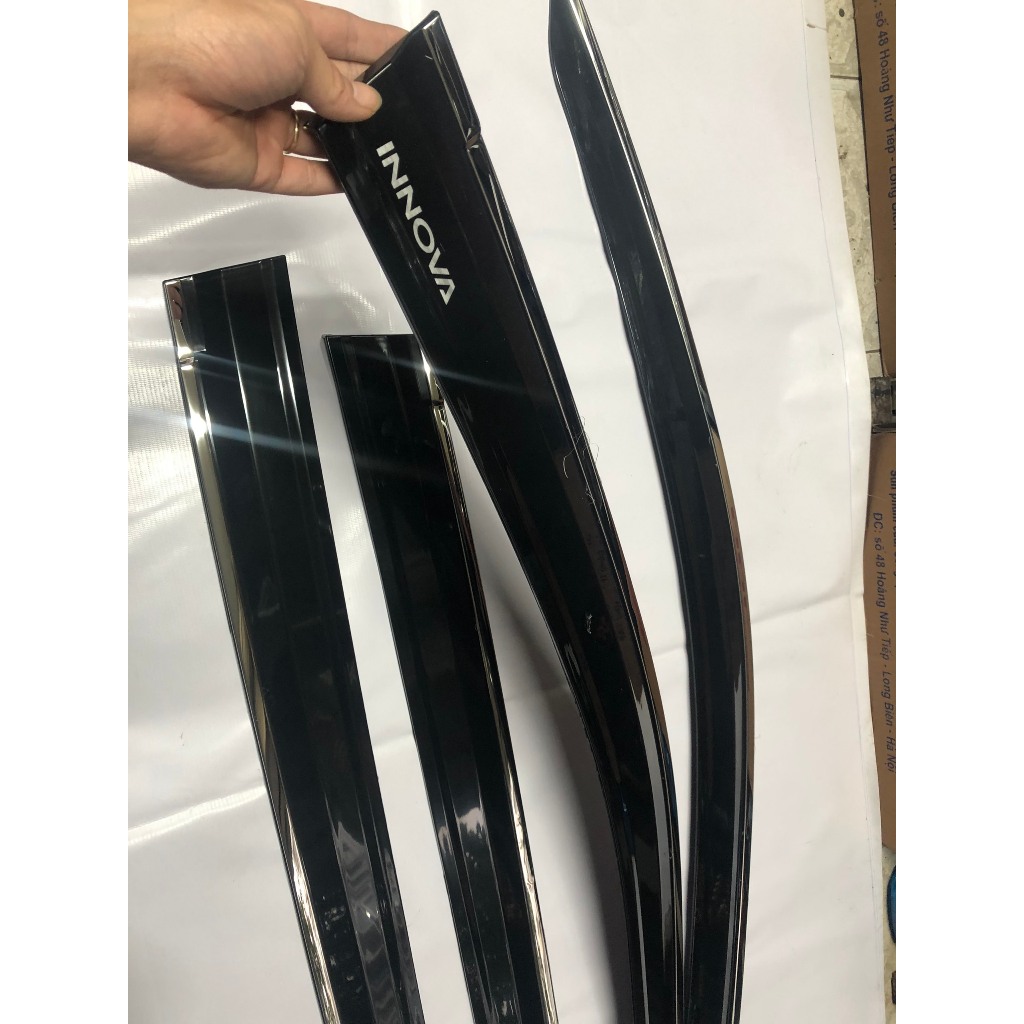 Vè che mưa CHỈ INOX xe Innova Cross 2023, 2024, 2025, 2026 - Hàng cao cấp, dày dặn sáng bóng- Giá 1 bộ