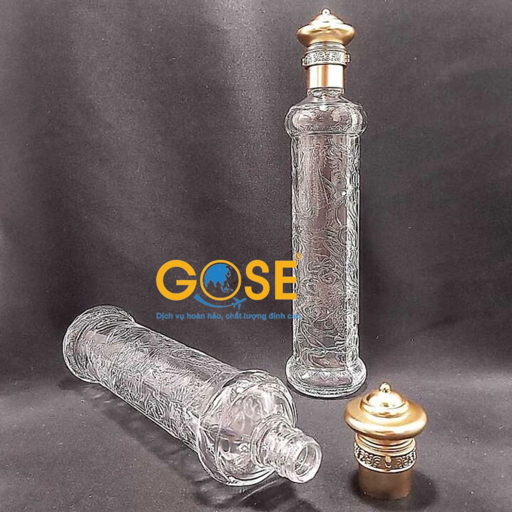 Ảnh Chai rượu thủy tinh GOSE họa tiết vân rồng trụ cao nắp nhựa hình tháp màu đồng 4