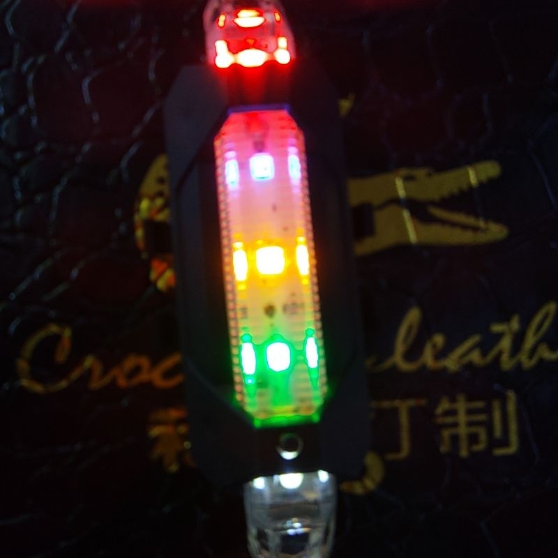 đèn diều đa sắc màu lắp lên diều và đuôi xe đạp