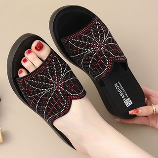 Bà mẹ trung niên 40 tuổi có thể đi dép và dép lê thời trang, phụ nữ trung niên có thể đi dép chống trượt