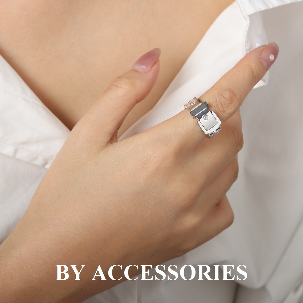 Nhẫn nữ unisex titan tạo hình khóa gài độc đáo cá tính không gỉ WR2407 BY ACCESSORIES