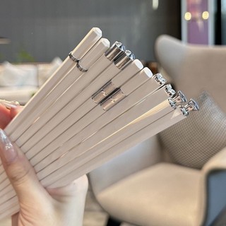Set 5 đôi đũa ăn cơm trắng bạc 5 kiểu chất liệu sợi thủy tinh không mốc kháng khuẩn chịu nhiệt cao cấp.