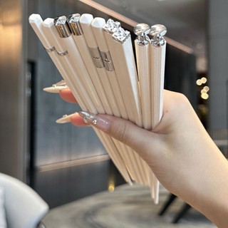 Set 5 đôi đũa ăn cơm trắng bạc 5 kiểu chất liệu sợi thủy tinh không mốc kháng khuẩn chịu nhiệt cao cấp.