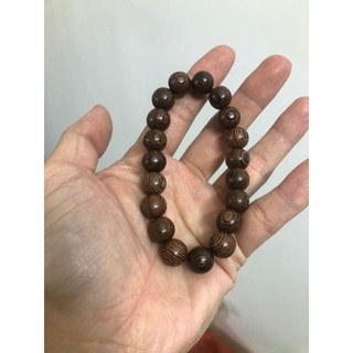 Vòng tay Gỗ Mun đuôi công Phong Thủy Chiêu tài Lộc đón Bình an may mắn giá tại xưởng làng nghề tiện gỗ Nhị Khê