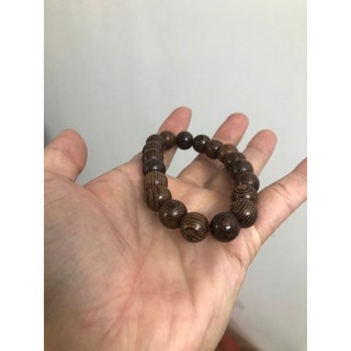 Vòng tay Gỗ Mun đuôi công Phong Thủy Chiêu tài Lộc đón Bình an may mắn giá tại xưởng làng nghề tiện gỗ Nhị Khê