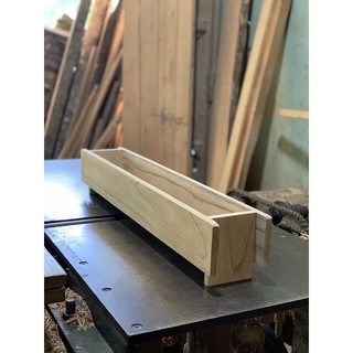 chậu gỗ tự nhiên / dài 70cm , rộng 12cm , cao 12cm