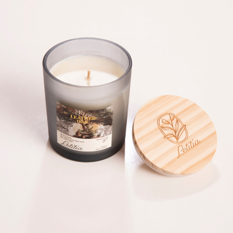Nến thơm Letitia Cao Cấp Thiên Nhiên Leather Oak Hương Gỗ & Vỏ Cây Trầm Ấm Giúp Thư Giãn, Dễ Ngủ