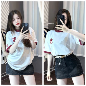 Áo phông unisex chữ thêu nổi cổ bo viền