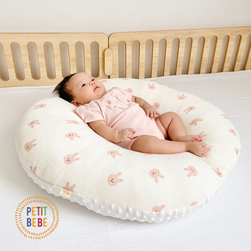 Ảnh Gối chống trào ngược cho bé Petit Bebe muslin thoáng mát an toàn cho trẻ sơ sinh nhiều họa tiết 2