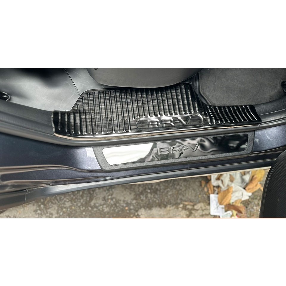 Ốp bậc cửa xe Honda BRV 2023, Nẹp bước chân Chất liệu Titan cao cấp. Bộ 8 miếng chống xước cửa
