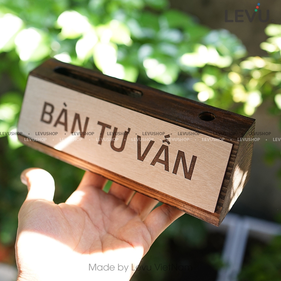 Biển chức danh để bàn khắc tên, bảng gỗ để bàn chức danh có ngăn để name card và khay đựng bút LEVU BG53