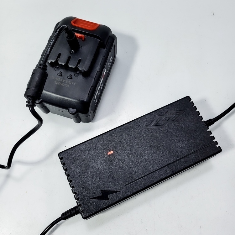 Sạc nhanh 3A cho pin Li-ion 5S, 21V - 3A, có quạt mát và đèn báo đầy pin, pin đầy tự ngắt