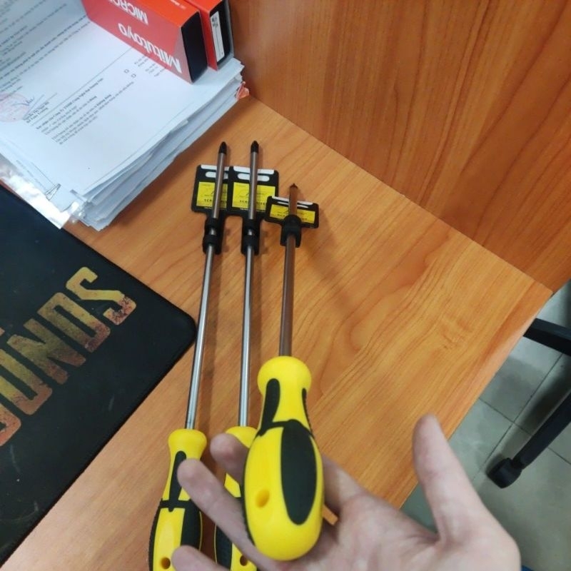 Tô vít 2 cạnh, 4 cạnh