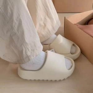 Dép YZ đúc răng cưa dép bánh mì nam nữ vân nhám đế êm chân không thấm nước đế cao 4cm có big size - HỖ TRỢ ĐỔI SIZE