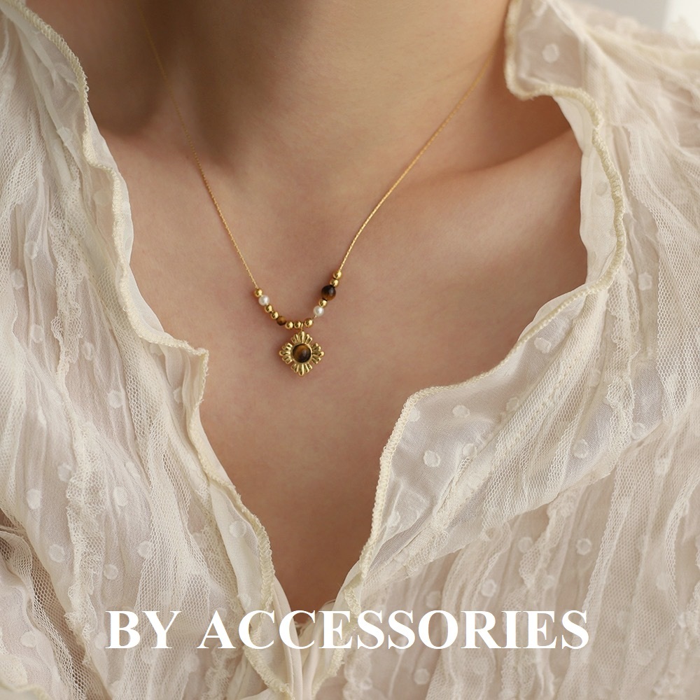 Dây chuyền nữ titan mặt hình hoa khảm đá mắt hổ mạ vàng 18K không gỉ WN2425 BY ACCESSORIES