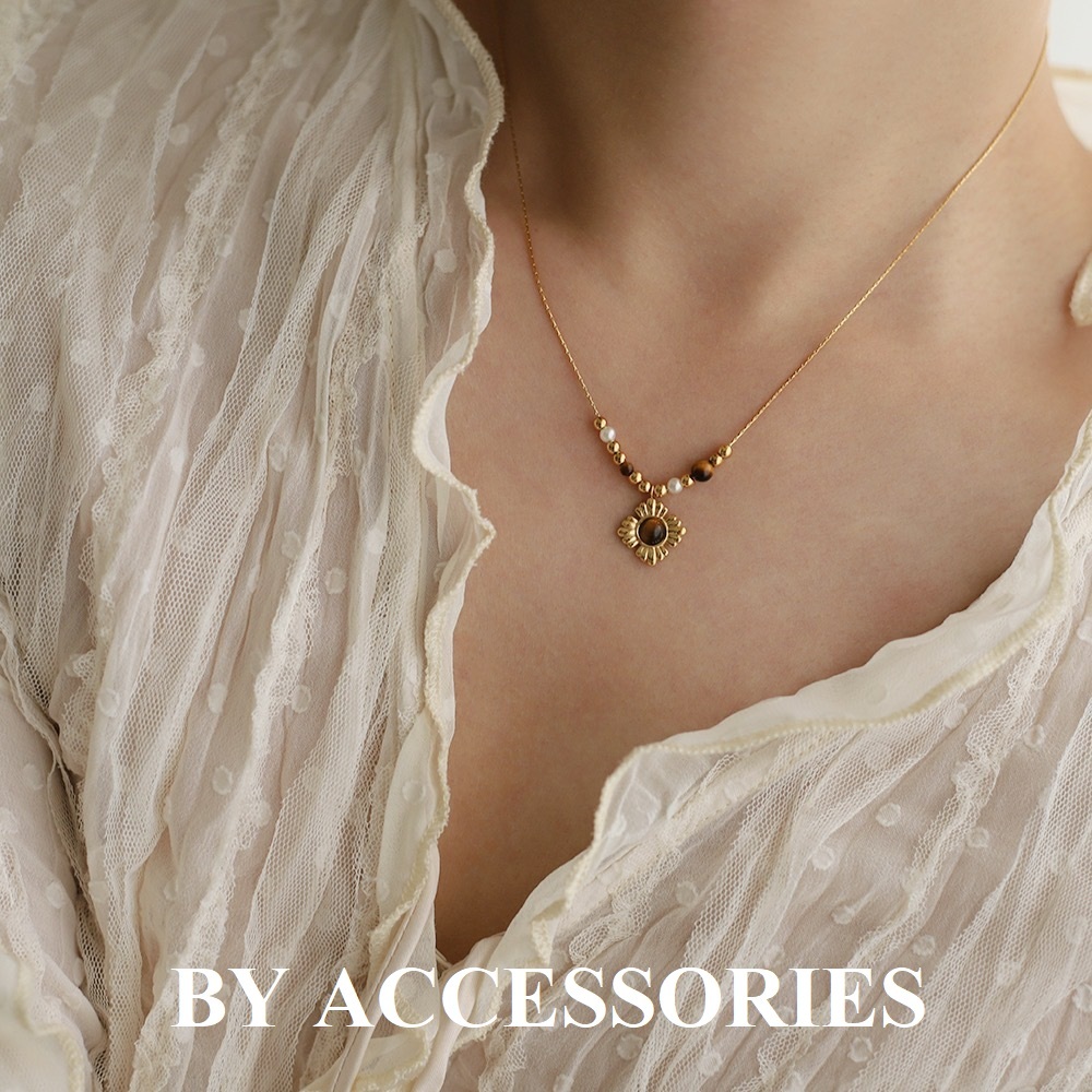 Dây chuyền nữ titan mặt hình hoa khảm đá mắt hổ mạ vàng 18K không gỉ WN2425 BY ACCESSORIES
