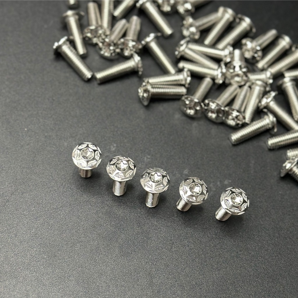 Dù Bông 6P ( ốc áo , ốc đĩa , ốc bửng…vvv) gắng mọi vị trí trên xe máy và tạo ra được vẽ đẹp và điểm nhấn trên xe