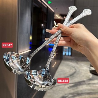 Muôi inox vân cán dài [347], inox 316 đúc đặc dày đẹp, dùng trong nồi canh sâu lòng