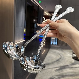 Muôi inox vân cán dài [347], inox 316 đúc đặc dày đẹp, dùng trong nồi canh sâu lòng