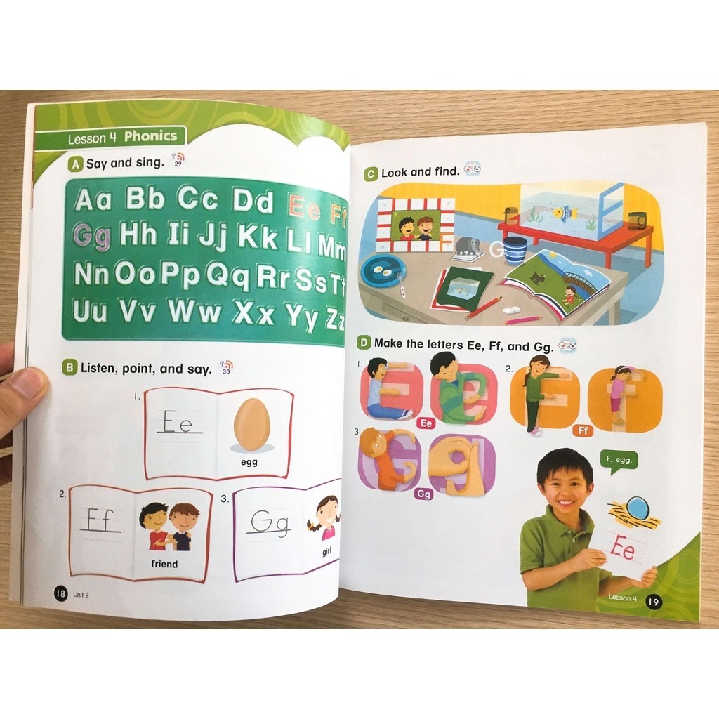 Ảnh Sách - Everybody Up- Student Book 3