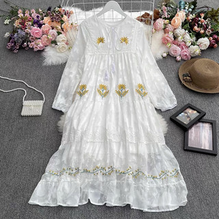 Đầm baby doll hoa thêu dài tay