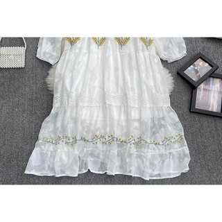 Đầm baby doll hoa thêu dài tay