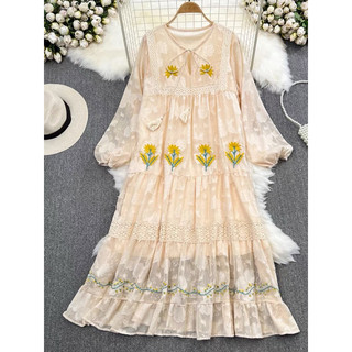 Đầm baby doll hoa thêu dài tay