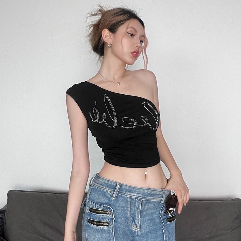 (sẵn)Áo lệch vai chất thun cotton co giãn màu đen đính chữ đá lấp lánh phong cách Y2K ALV001 - Tiktik