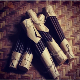 Đũa ăn làm từ cành cây Buông. Đũa BUÔNG 𝗰𝗮̂̀𝗺 𝗿𝗮̂́𝘁 𝘃𝘂̛̀𝗮 𝘁𝗮𝘆. Khó mốc, không cong vênh, không phun sơn.