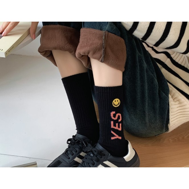 Vớ Tất thêu MẶT CƯỜI cổ cao Unisex phong cách thể thao và năng động.