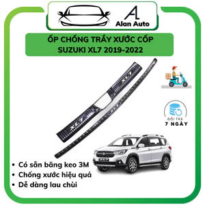 Ốp chống trầy cốp xe Suzuki XL7 2019-2023, Mẫu carbon và Titan hợp kim cao cấp,Chống xước, chống trượt hiệu quả