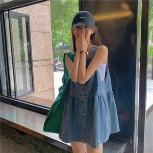 Đầm yếm Jean thời trang dáng babydoll xinh xắn phối kèm nút dọc và túi trẻ trung