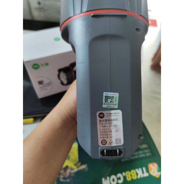 ĐÈN XÁCH TAY SIÊU SÁNG DP 7049