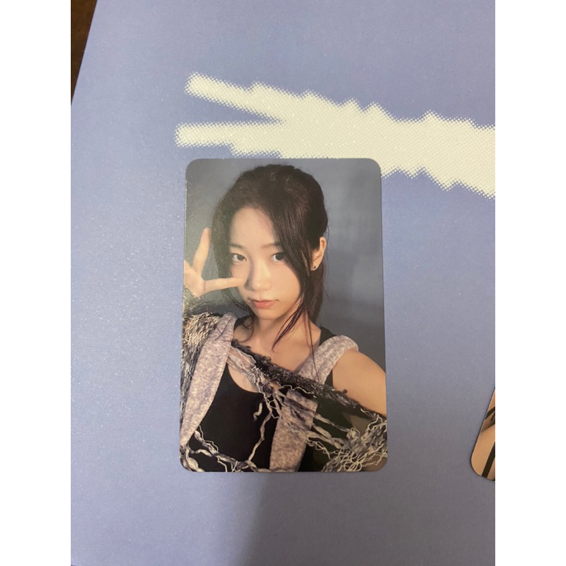Thẻ hình, hộp nhạc rỗng nhóm Lesserafim bài hát Easy | Shopee Việt Nam