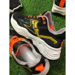 Thanh lí giá siêu rẻ, giày bị lỗi một chút xíu, giá chỉ bằng bát phở