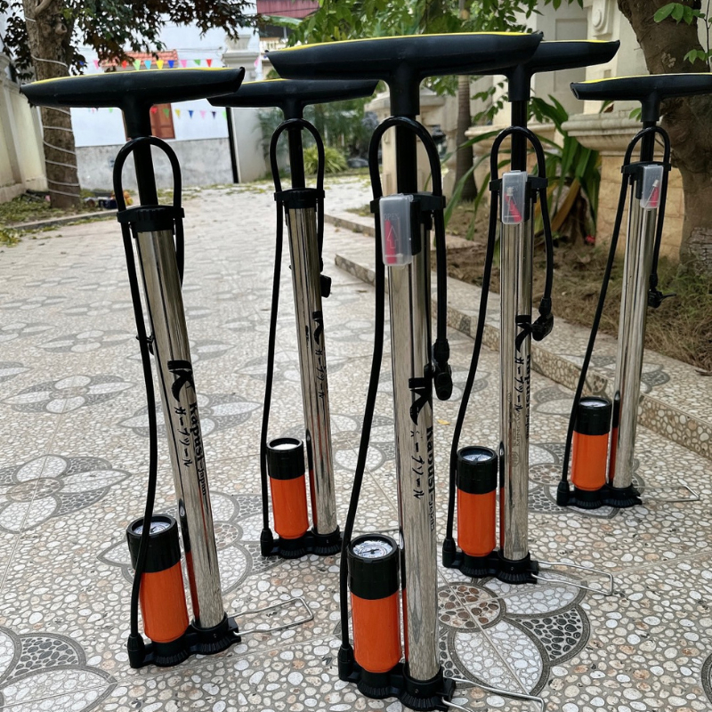 Bơm Xe Đạp Xe Máy Kirito Nhật Có Đồng Hồ Áp Xuất Lên 8Kg SP11