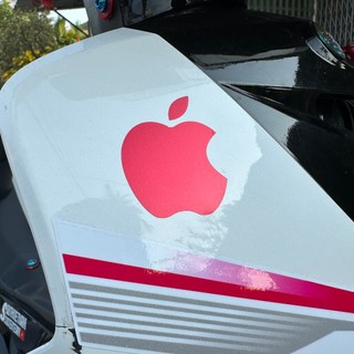 Logo trái táo iphone-chất liệu UV Nổi 3D, tem chống nước bền mầu, size 65x78mm