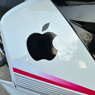 Logo trái táo iphone-chất liệu UV Nổi 3D, tem chống nước bền mầu, size 65x78mm