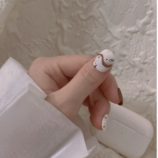 NANTY Nailbox thiết kế móng ngắn nâu trắng vẽ đơn giản M106