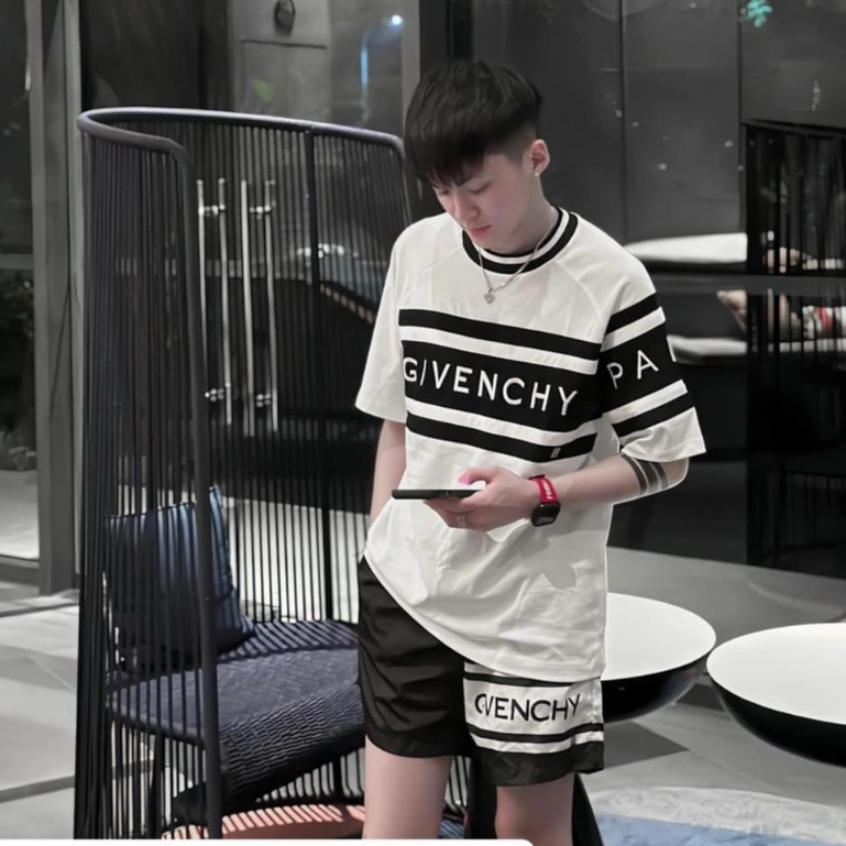 Bộ Đồ Nam Cộc Tay Mặc Hè In GIVENCHI Phối Hai Màu Đen Trắng . Bộ Thể Thao Cho Các Boy Phố Mặc Đi Chơi Đi Chơi Hot 2024Ca