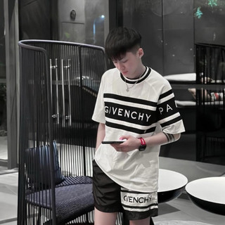 Bộ Đồ Nam Cộc Tay Mặc Hè In GIVENCHI Phối Hai Màu Đen Trắng . Bộ Thể Thao Cho Các Boy Phố Mặc Đi Chơi Đi Chơi Hot 2024