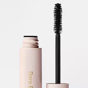 Chuốt mi Rare Beauty Perfect Strokes Universal Volumizing Mascara, Size 0.27 oz/ 8 mL Women Cosmetic