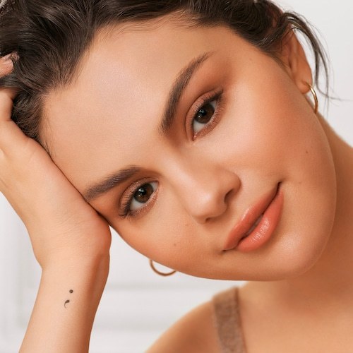 Kem nền Rare Beauty Liquid Touch Weightless Foundation -Color: 150C  - light with cool peach undertones(tông hồng đào lạ