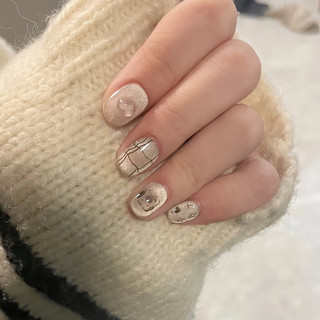 Nailbox Form Ngắn Dễ Thương Ánh Mắt Mèo