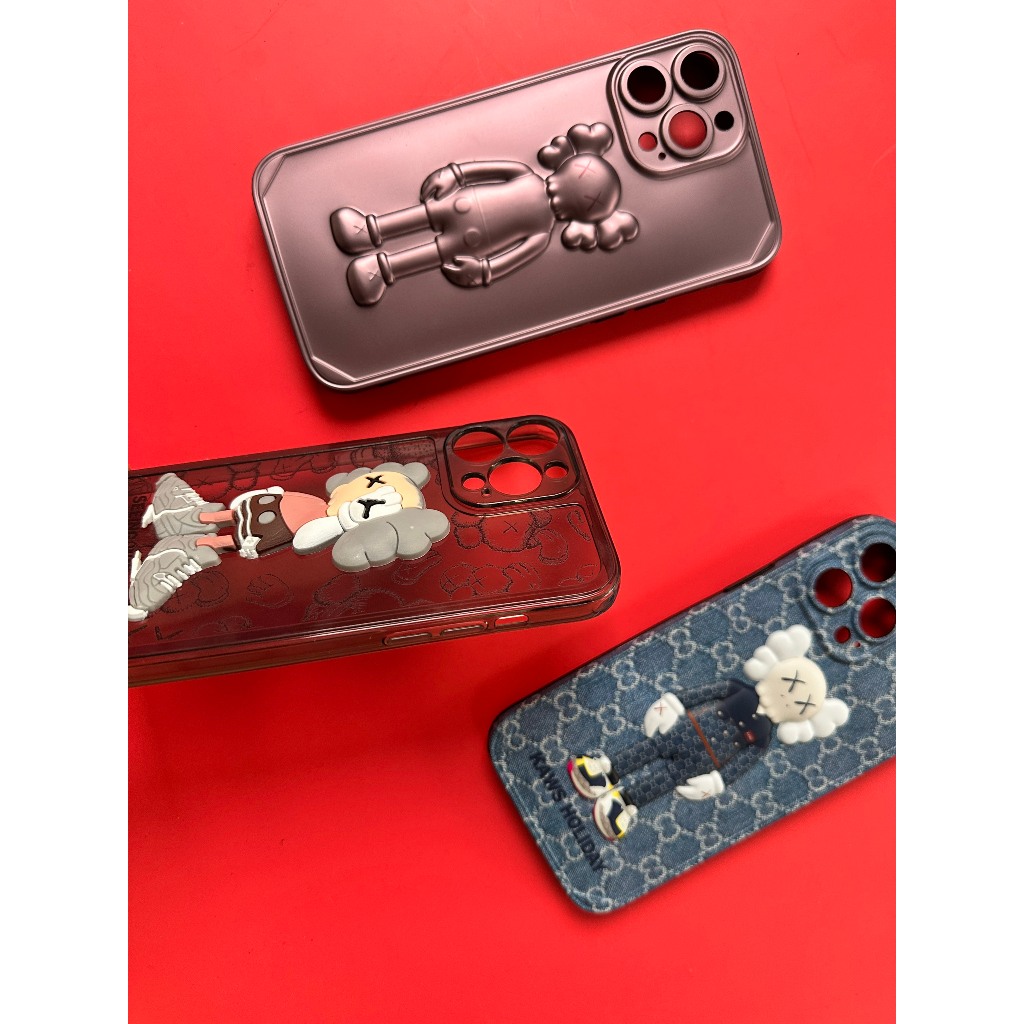 ốp iphone gấu Kaws hình nổi