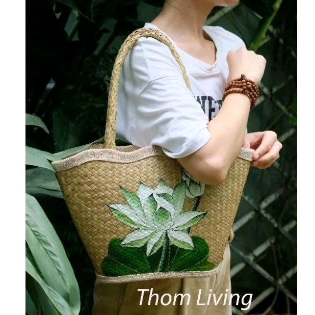 Giỏ cỏ bàng dáng lượn sóng nhuộm màu vẽ hoa sen