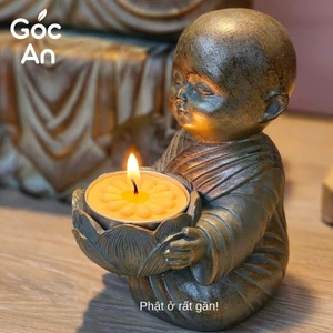 Tượng chú tiểu bê nến trang trí decor cùng tượng phật ( không kèm nến)- Tượng chú tiểu thiết kế giả cổ sắc nét tinh tế