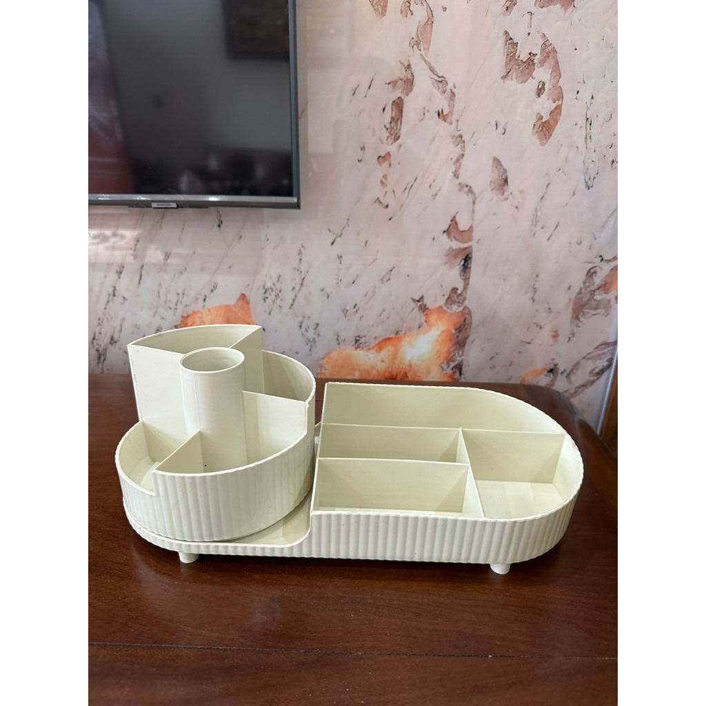 Kệ đựng mĩ phẩm đồ trang điểm để bàn đa năng xoay 360 tiện dụng màu kem phong cách tối giản sang trọng cao cấp | BigBuy360 - bigbuy360.vn