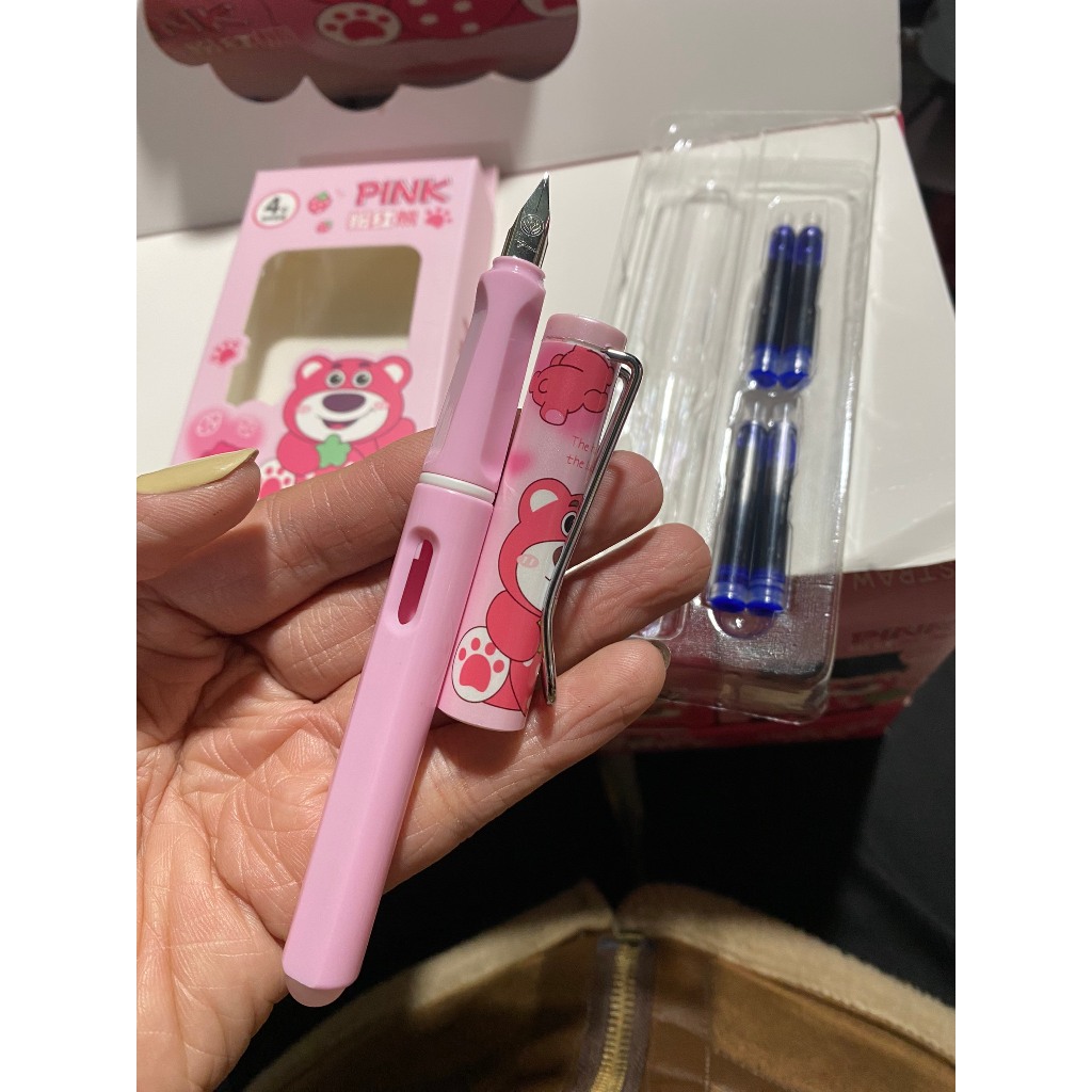 Set Bút Máy Xóa Được ( Tặng Kèm 4 Ống Mực ) Hình Phi Hành Gia, Gấu Dâu,Anime Dễ Thương, Bút Mực Xóa Được Siêu Hot