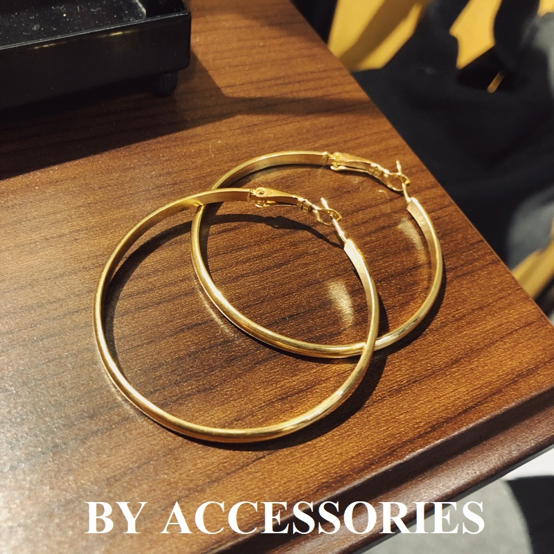 Bông tai nữ titan tròn to đơn giản bản 3.2mm mạ vàng 18K không gỉ WE2417 BY ACCESSORIES